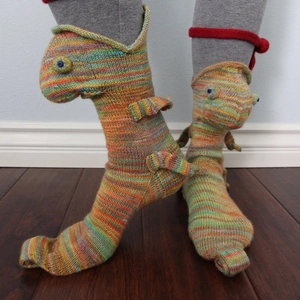 3D knitted chameleon animal socks with colorful stripes and creative biting leg design