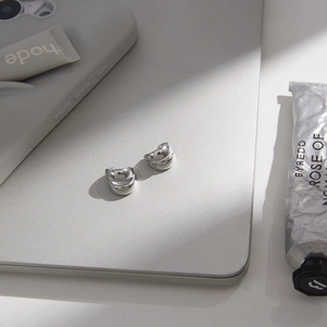 Orecchini a clip in acciaio inossidabile placcato oro 18k con design a strati argento