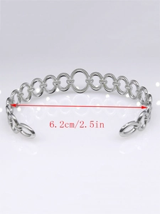 Detail view of silver stainless steel interlocking chain link cuff bracelet with 6.2cm diameter