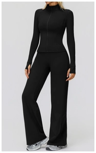 Détail de la veste de sport zippée avec poignets coupe-vent à passe-pouce pour femme