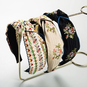 Serre-tête Noué Brodé de Style Ethnique Rétro Tissu à Motifs Floraux Bandeau pour Femmes Accessoires de Cheveux de Voyage