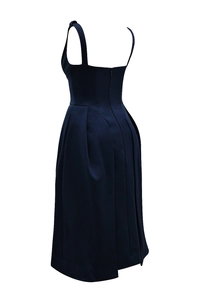 Détails de la robe midi sans manches bleu marine avec jupe plissée et zip au dos