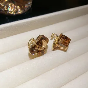 Gold-plated square clip earrings with amber crystals in vintage Maillard style