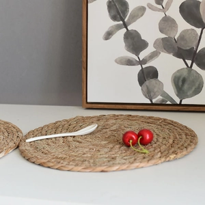 Japanese style round hand-woven seagrass insulation mat for heat resistant dining pads