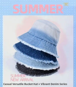 Dettagli sfrangiati su cappelli alla pescatora in denim con quattro lavaggi diversi