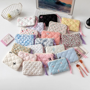 Quilted Coin Purse Small Cosmetic Bag For Women Floral Lipstick Organizer With Bow Embroidery Zipper And Braided Rope Pull