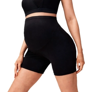 Pantaloncini yoga premaman neri a vita alta con supporto elastico per la pancia, vista laterale