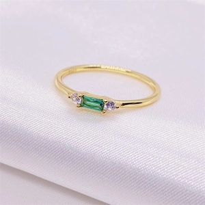 S925 silver gold ring with emerald green rectangular stone and side crystals