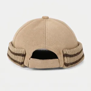 Khaki-Docker-Mütze im Retro-Stil mit gestreiftem Strickaufschlag und verstellbarem Gurt