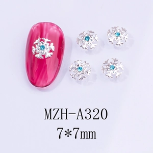 Charm per unghie a fiocco di neve argento con strass blu, dettaglio misura 7x7 mm