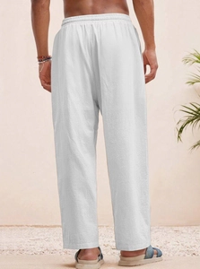 Vista posteriore dei pantaloni da uomo in lino bianco con gamba dritta e coulisse