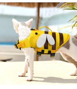 Détail du gilet de sauvetage abeille pour chat avec poignée et boucles de sécurité renforcées