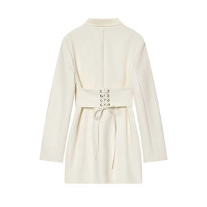 Robe blazer chic blanc cassé à manches longues avec détail lacé à œillets métalliques