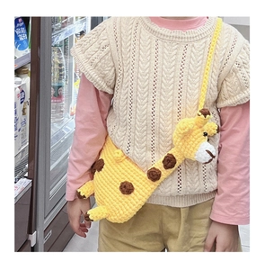 Detailed knit crochet giraffe shoulder bag for kids with adjustable strap and dark brown spots