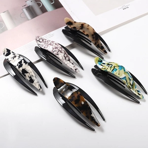 Detailed view of large marble and tortoiseshell pattern hair claws in five distinct colors