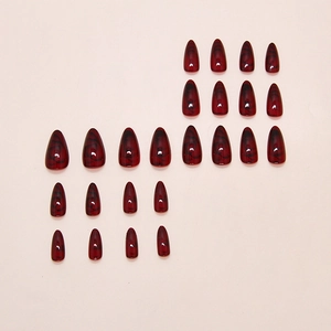 Dunkelrote Press-On-Nägel mit rauchigem Rosenmarmor-Design in langer Mandelform, 24er Set