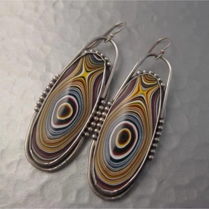 Boucles d'oreilles ovales bohèmes avec motifs spirales colorés et bordure argentée