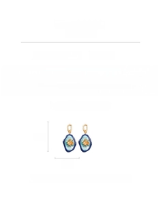 Detailed specs of vintage floral oval earrings in blue enamel with alloy and silver pin