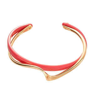 Minimalist double-layer wavy open bracelet with gold plating and coral red enamel finish