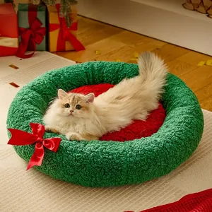 Cuccia natalizia a ciambella in peluche rosso e verde con fiocco decorativo in seta