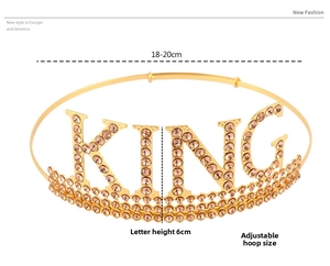 Détail de la couronne KING en or avec strass champagne, hauteur 6cm et taille réglable