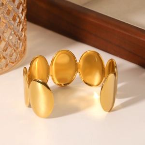 Bracelet jonc ovale en acier inoxydable plaqué or 18 carats au fini poli brillant