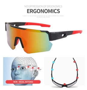 Detalle de las gafas de ciclismo ergonómicas en negro y rojo mostrando el ajuste del marco