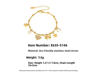 Détails du bracelet en acier inoxydable doré 18K avec breloques en zircon coeur et trèfle