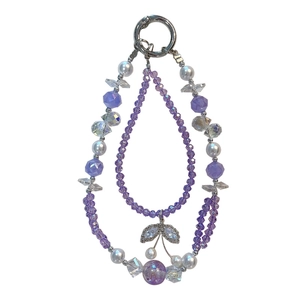 Exquisite lila Perlen-Handykette mit schillernden Kristallen und Kirsch-Anhänger