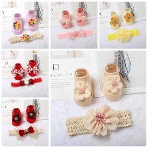 Set fascia e calzini neonato con girasoli 3D e fiocchi in pizzo in vari colori pastello
