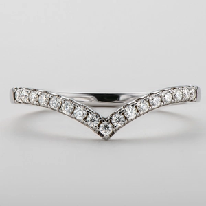 Elegant s925 silver V-shaped chevron ring with sparkling moissanite pave setting