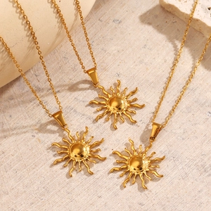 Collier Pendentif Soleil Géométrique Plaqué Or 18K Acier Inoxydable Style Minimaliste Mode Chaîne De Clavicule Pour Femmes