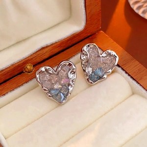 Boucles d'oreilles cœur en argent avec cristaux dégradés bleus et métal texturé