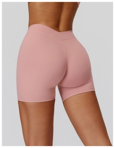 Nahaufnahme des V-förmigen hohen Bundes der rosa Sportshorts mit nahtloser Konturierung