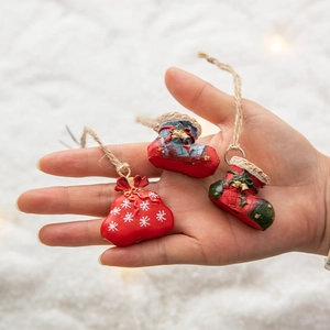 Mini ornements de Noël en résine avec chaussettes et cloches avec ficelle rustique
