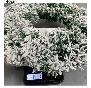 Weight display of 40cm flocked Christmas wreath with snow effect on digital scale