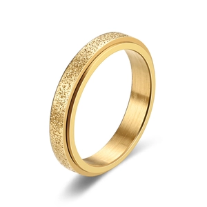 Goldener 6mm Titanstahl Ring mit mattierter Sandstrahl-Optik und polierter Innenseite