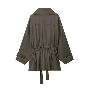 Dunkelolivgrüne Cropped-Cargojacke für Damen mit Kordelzug am Rücken und Reverskragen