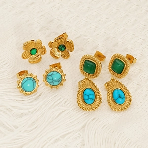 Lot de 4 boucles d'oreilles vintage en acier doré avec pierres turquoise de formes variées