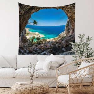 Détail d'une tapisserie bohème vue sur mer depuis une grotte sur un mur de salon
