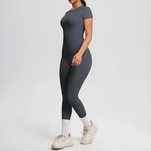 Detail of high-waisted gray yoga leggings with side pockets and slim fit sports top