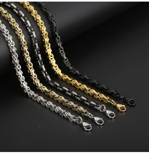 Detail von 4mm Byzantiner-Ketten in Silber, Gold, Schwarz und Bicolor mit Karabinerverschluss