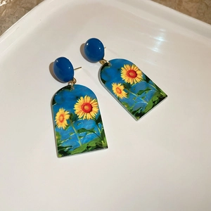 Französischer Ölgemäldestil Sonnenblumen-Ohrringe mit blauen Kugel-Ohrsteckern Akzenten