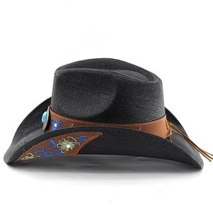 Détail d'un chapeau de cowboy noir en paille avec broderie florale et turquoise