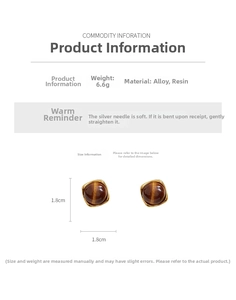 Vue détaillée des boucles d'oreilles carrées en résine avec dimensions 1,8cm et 6,6g