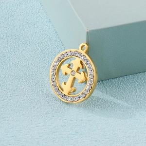 Pendentif géométrique doré avec croix évidée et strass en cristal étincelants