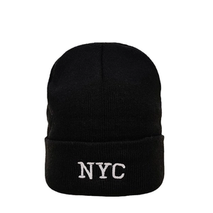 Bonnet en maille noire classique avec broderie NYC 1987 blanche sur le revers