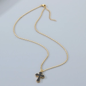 Collana minimalista in acciaio inossidabile dorato con pendente a croce nera da uomo