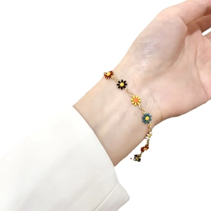 Colorful enamel daisy titanium steel bracelet with gold chain for a fresh summer look