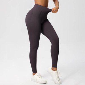 Makroaufnahme der Yoga-Leggings mit hohem Bund, geripptem Taillenband und hoher Elastizität